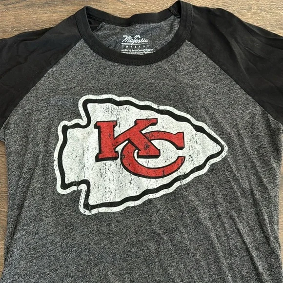 Kansas City Chiefs 3/4 sleeve shirt. Women’s size S.  Patrick Mahomes, 15. - Picture 3 of 5